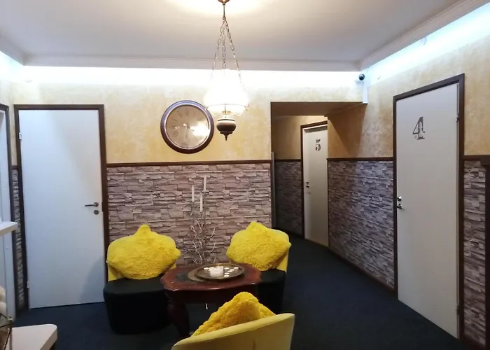 旅馆 Reval Hostel *